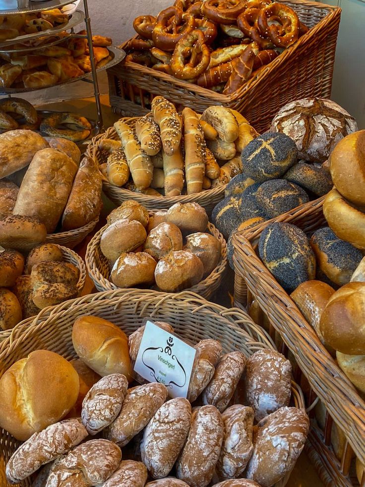 Discover the Best Local Bakery for Cakes and Warm Bread